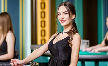 Không khí sôi động tại sân đấu đá gà